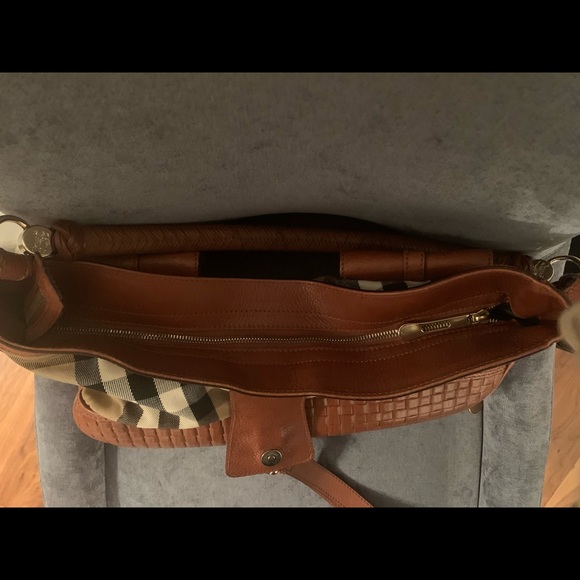 Burberry House Check Medium Hobo Bag - Picture 4 of 5